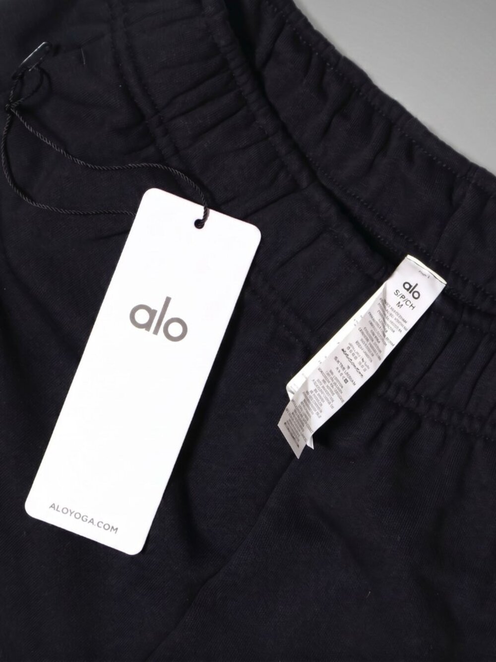 Size M - Alo Yoga Accolade Sweatpant Black - Picture 2 of 3